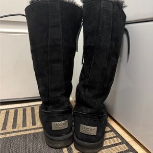 UGG Women's Classic Black Winter Boots